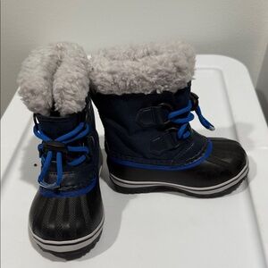 Sorel Kids Snow Boots in Black and Blue